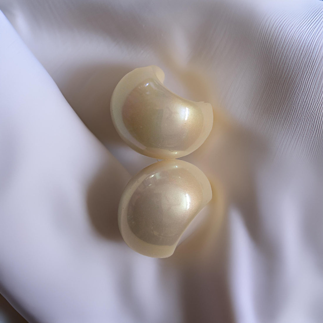 Oval Pearl Earrings