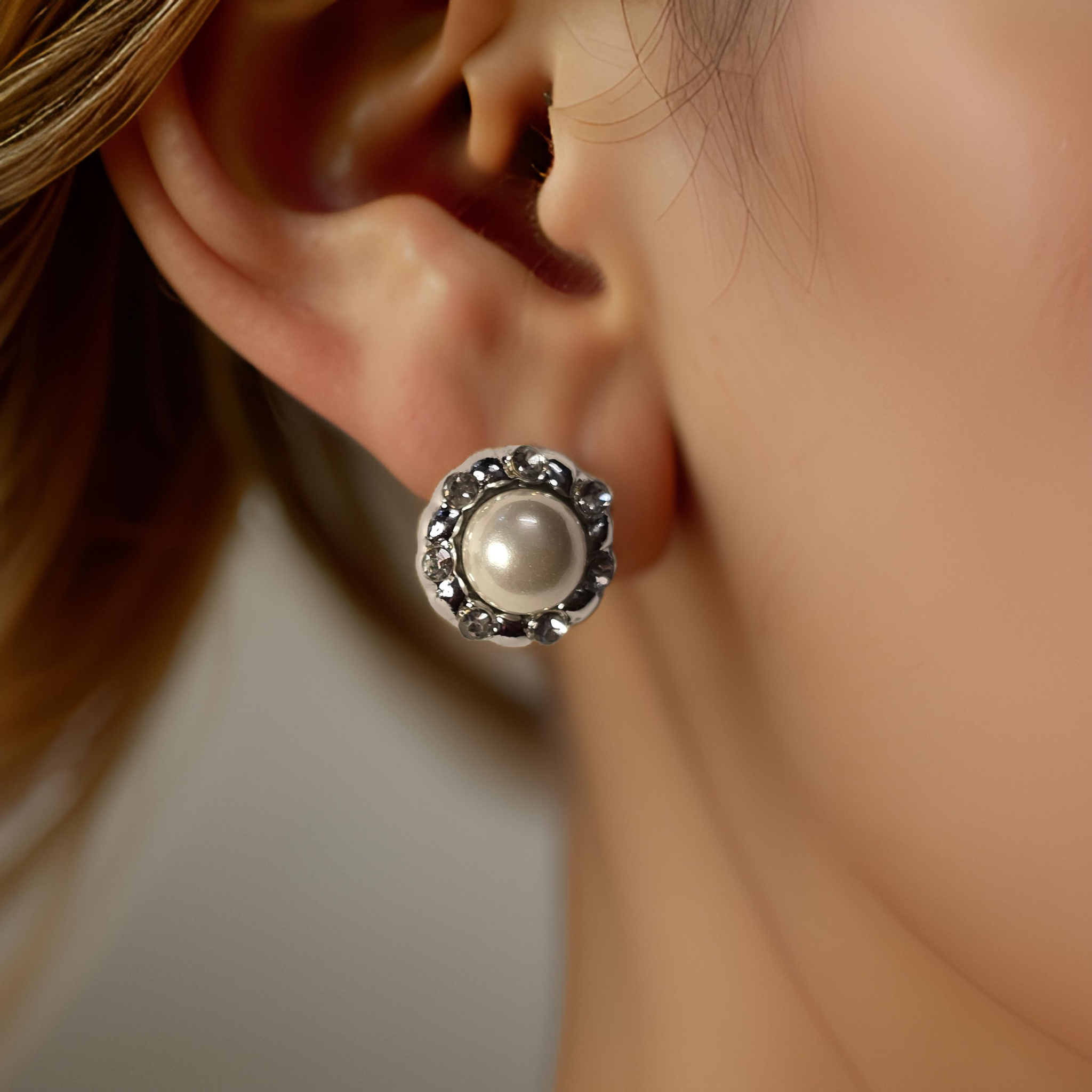 Silver-Tone Boundaries Pearl Center Stud Earrings - Timeless Elegance in Every Wear